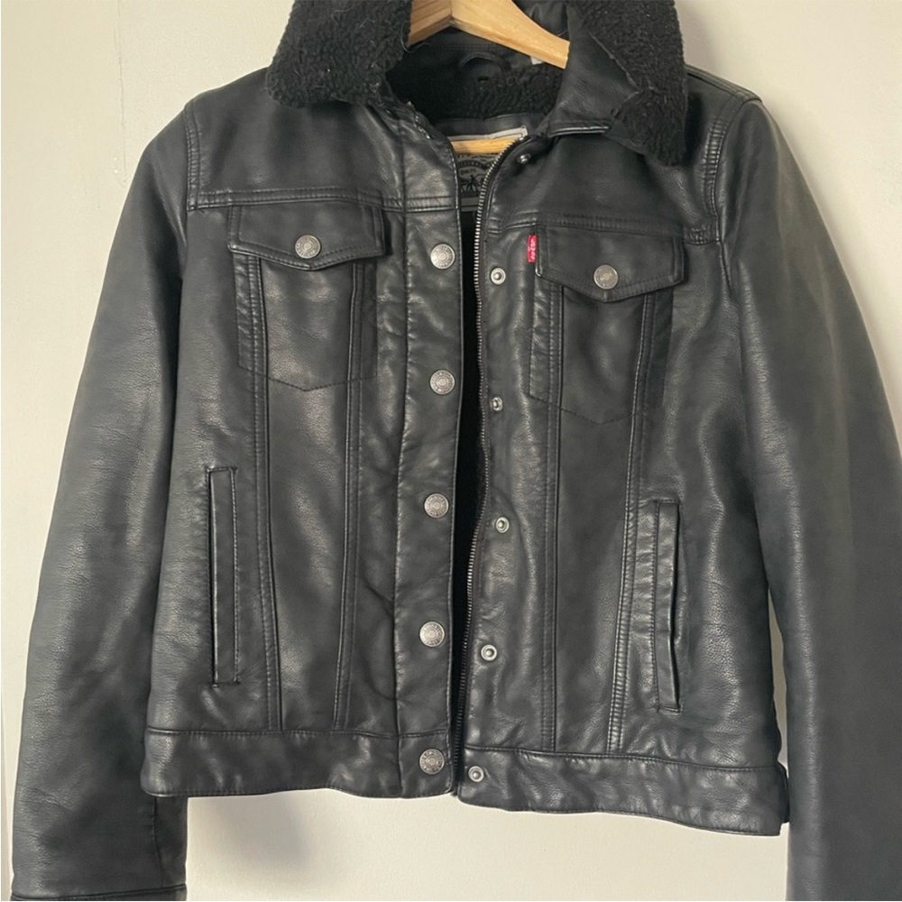 Levi’s small leather Sherpa jacket